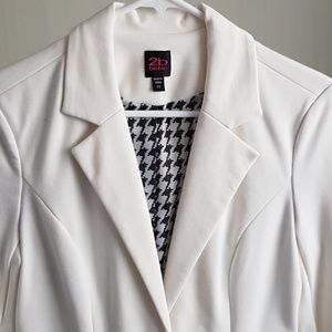White 3/4 Sleeve Blazer